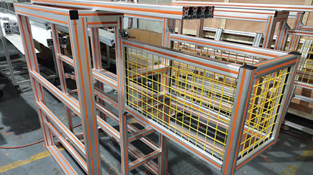 粉色网站免费看机架带防护网