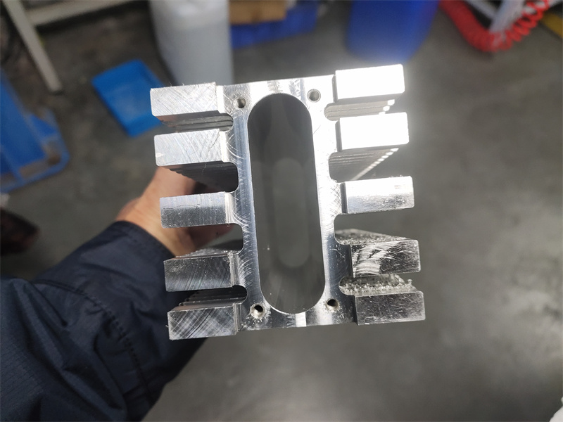 电池冷却充电桩散热设备散热器粉色网站免费看